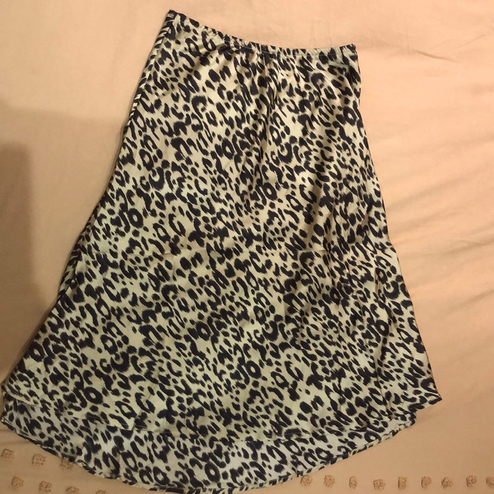 Medium, flowy leopard, midi length skirt, satin- like feel, like *new*